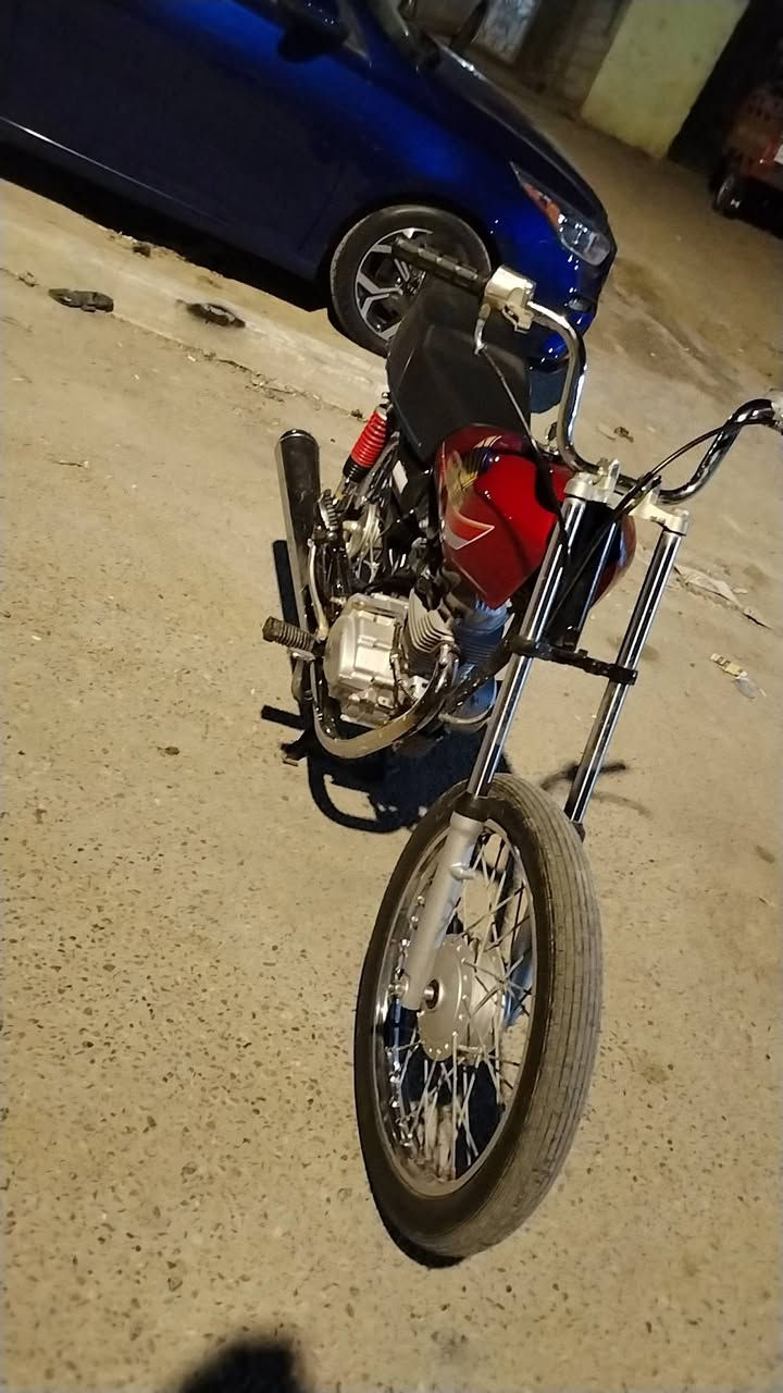 السلام عليكم دراجه ايراني للبيع ادوات اي شي ما ناقصها دراجه حلوه ستوها معمره  مكاني بصره جمعيات السعر 500 مقفوله من السارقه*********** برنامج الفيس فقط واتساب
