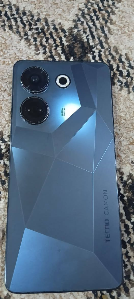 سلام عليكم تكنو كاموان 20برو البيع ذكر 256 بي هي كم فطر بل كلاس كليش ما يثر سعرو 135 ***********
