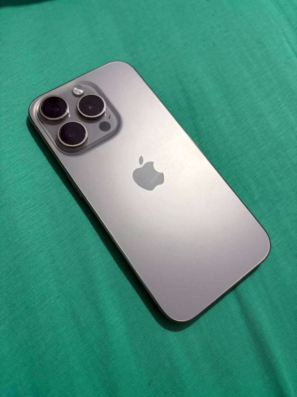 15 برو فقط
ذاكره 128 بطاريته 87 مكفول وتر نضيف كلش نضافته تخبل 

850 وبي مجال 
***********
