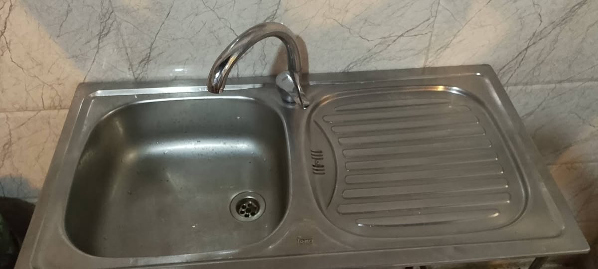 السلام عليكم
#للبيع 
سنك وقاعده وميز بدون خلاط
نظيف حيل 
السعر ٣٥ موصل حي سومر 
تواصل عالرقم ***********
