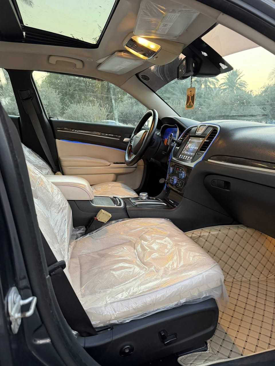 گلايسلر موديل 2017 نوع C
العداد ١٠٨ ميل
كير مكنية مكفول ١٠٠٪؜

المواصفات : 
بانوراما 
داخل لونين بيجي + اسود 
كشنات تدفئة تبريد امامي خلفي 
كشن امامي خزن 
شاشة كبيرة كار بلي 
تدفئة ستيرن 
تدفئة مري جوانب 
بردة بلادية خلفية تحكم امامي خلفي 
مري قلاب 
مري حساس ضوء عالي 
دخول ذكي بصمة
كروس سرعة 
تحكم ستيرن 
سماعات الباين
ويل نجمة تو سايز 
صدر امامي خلفي مبدلهن جديد كله وكالة 
السيارة كلين بدون حادث 
داخلة شخوط قطعتين كلير وقطعتين صبغ 
بدون اي ضرر 
دعاامية امامية مصبوغة
السعر 210 مجال بسيط جداً مگانها بغداد
للاستفسار ***********
او ***********
