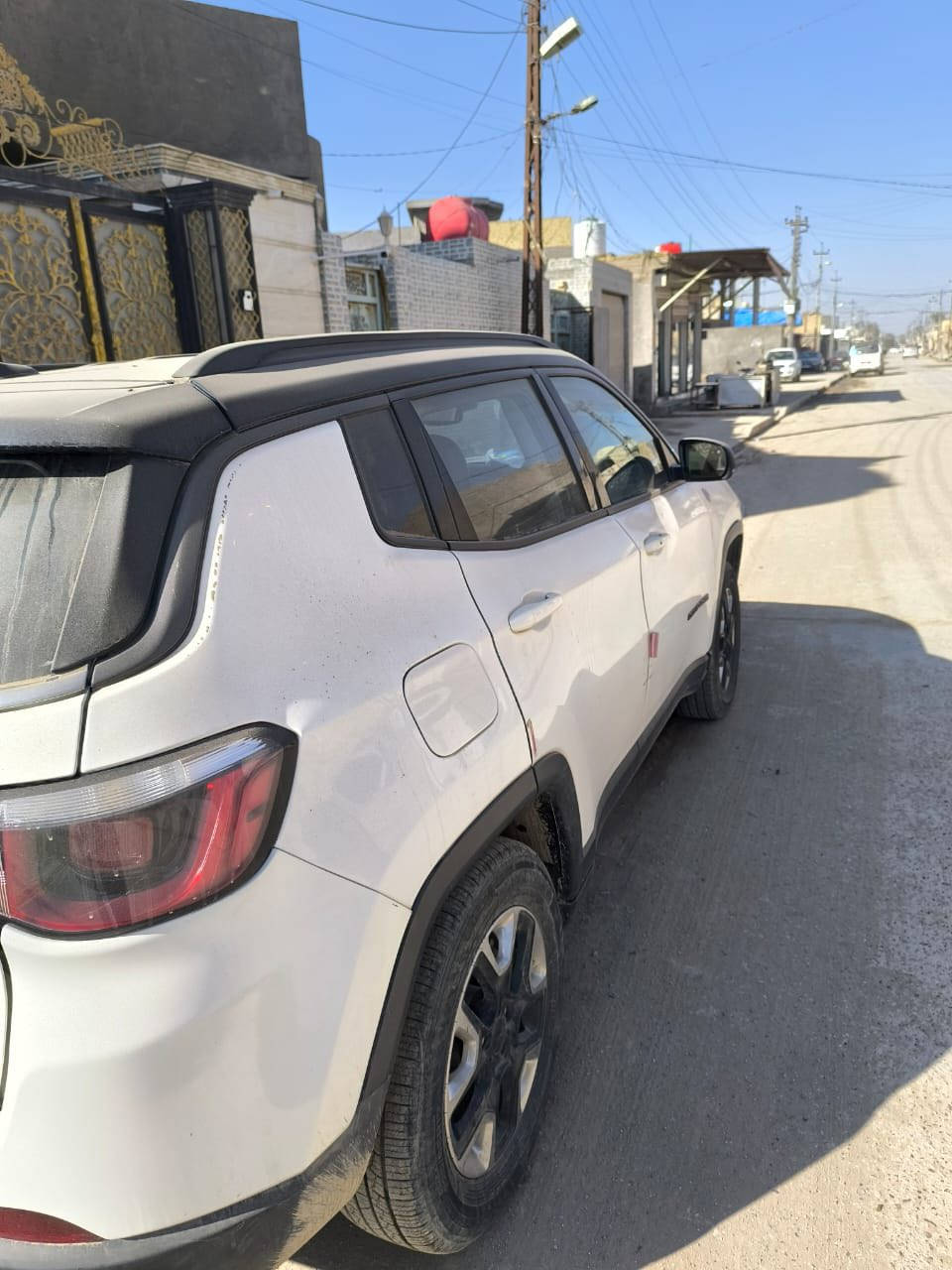 السلام عليكم ورحمة الله
للبيع جيب كومباس 2018
فئة تريلهوك (trailhawk) اعلى فئة للطرق الوعرة 
ماشية 92 الف كيلومتر 
لون ابيض 
رقم بابل ومكانها بابل تحويل ثاني يوم 
مواصفاتها 
 محرك 2.4 لتر تنفس طبيعي
كير اوتماتيك 
بصمة 
دخول ذكي 
تشغيل عن بعد 
جنطة كهرباء 
تحكم ستيرن 
شاشة وكامرة خلفية 
حساس خلفي
كشنات جلد كهرباء
تبريد قطعتين 
رادار تحديد مسار 
تحذير من الاصطدام 
نقطة عمياء 
فورويل 4*4
عداد سرعة دجتال 
هند بريد كهربائي 
واوتو هولد 
انظمة امان ABS تحكم بالثبات ووسائد هوائية 
اشاير بالمري 
نظام تعليق مخصص للطرق الوعرة 
السيارة حادثها خلفي وسونار موجوده بالصور 
مكانه بابل  
السعر 115 
للاستفسار الاتصال على الرقم 
***********
