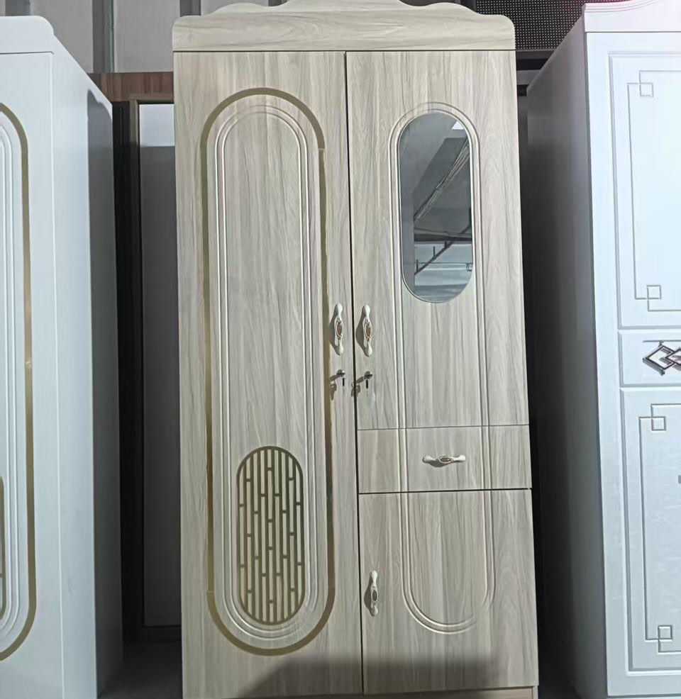 أنواع الكتاتيب 2 باب و 3 باب وكذلك يتوفر 4 باب بألوان واشكال مختلفة 
كنتور الخشب MDF الضهر بلوك 13 ملم  يعني قوة + متانة
متوفر جميع الالوان والموديلات وباسعار مناسبة مع الشد والنقل تخفيض
للاستفسار مراسلة او اتصال 📞 
***********
#معرض_الفارس_للاثاث #اثاث #كنتور #خزانة_ملابس #غرفة_نوم_شبابية
