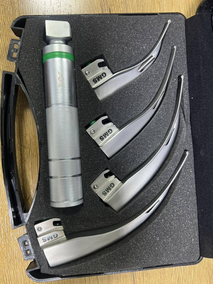 احهزه طبية ناظور اللوزتين مختلفة الاشكال والاحجام جديد غير مستخدم اشكال مختلفه مصباح وفايبر اوبتك 130$ 
*********** واتساب
