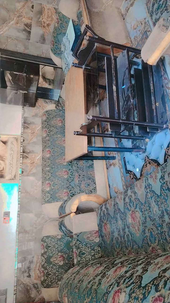 القنفات ١٣٠ الف 
الميز طعام ٣٠ 
عربة طعام ٢٥
كرسي خشب واحد ١٥
جام خانة تنفع لصالون عدد ٢ السعر ٥٠
الشعب سبع قصور بغداد, العراق


**إذا كنت صاحب هذا الإعلان وتريد حذفه لأي سبب، رجاءا أرسل رسالة إلى الدعم الفني**