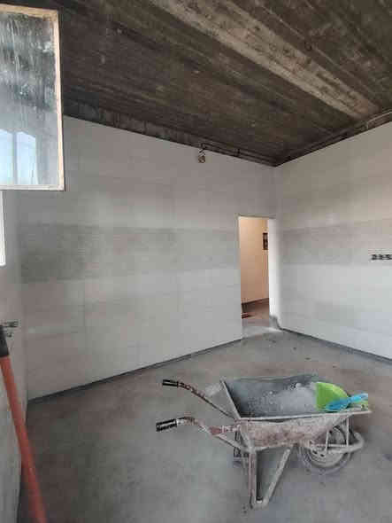 سلام عليكم يوجد خلفه سيراميك متفرغ عن العمل هاذه جزء من عملي الاتصال على الرقم التالي ***********
