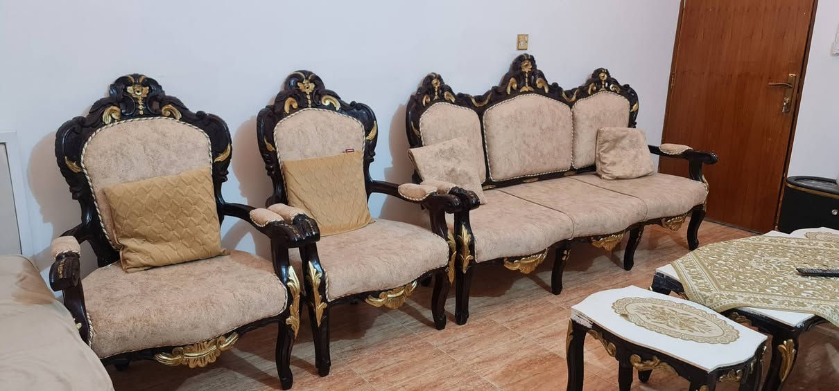 تخم ١٠ مقاعد خشب صاج قديم (تكمه) للبيع مع طبلة وسطية و٤ طبلات صغير (مدوشم جديد)
سعر البيع ٧٠٠


**إذا كنت صاحب هذا الإعلان وتريد حذفه لأي سبب، رجاءا أرسل رسالة إلى الدعم الفني**