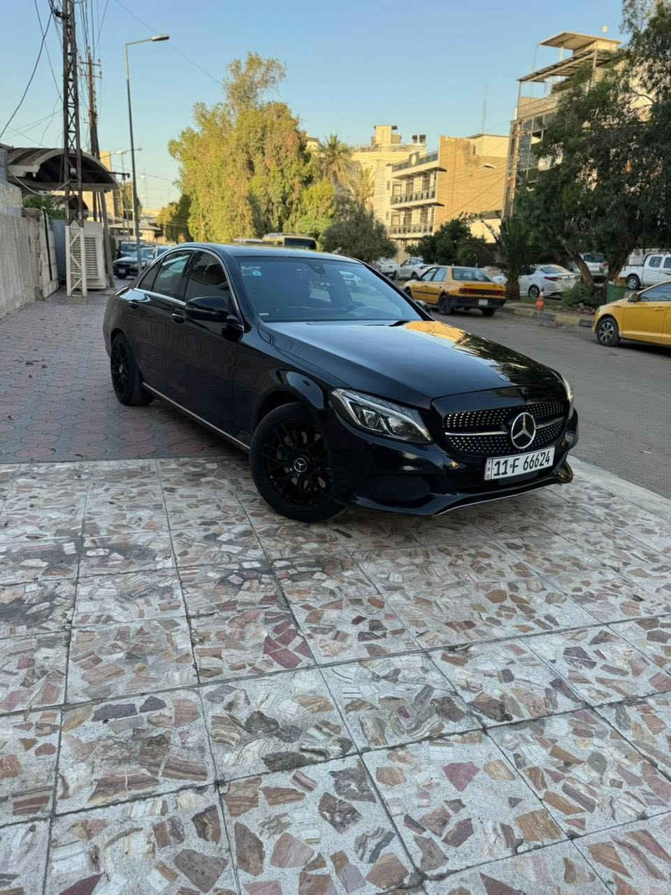 السلام عليكم 

مارسيدس C300 2018 
تو وييل  دفع خلفي
حادثها مرفق مع الصور 
وبالعراق بيها فقط بنيد صبغ

المواصفات

فتحة سقف 
 تدفئه تبريد كشنات
خزن ميموري
فول تحكم استيرن 
محرك 2000 T 
كشنات كهرباء 
لد امامي 
لد خلفي 
اناره داخليه
ويل ١٨ 
اشاير بالمري 
المري شفط 
تخم تاير جديد 
السياره عليها سيرفز كامل 
بدون اي مسج السياره 
ماشيه ١٢٨,٠٠٠


**إذا كنت صاحب هذا الإعلان وتريد حذفه لأي سبب، رجاءا أرسل رسالة إلى الدعم الفني**