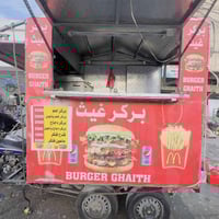 مطعم متنقل للبيع كامل مكمل تجي تتسوك وتفتح على باب الله كامل من شوايه ...