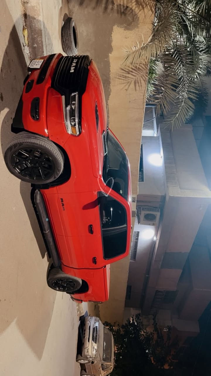 السلام عليكم رام موديل 2023  فئة Larame  السيارة فول مواصفات وهاي صورة ماشية ٢٥ الف  مكان السيارة ديالى بعقوبه حادث بس دعامية بدون ايرباكات السيارة كلش جديدة للبيع للاستفسار ***********
