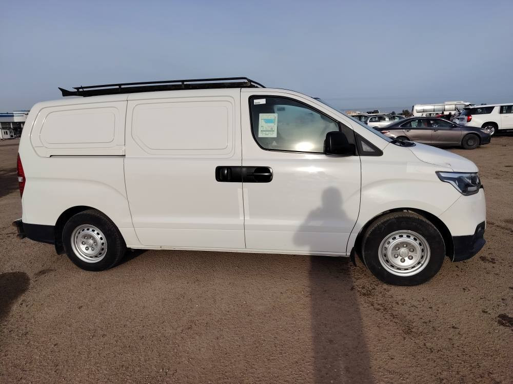 ​للبيع: هونداي H1 موديل 2021 (فان)
• الموديل: 2021
• اللون: أبيض
• الممشى: 102,000 كم
• ناقل الحركة: كير عادي
​المواصفات والإضافات:
• أرضية مغلفة بالكامل "جكر بليت" ألمنيوم.
• شاشة نظام "تسلا" مع كاميرا خلفية.
• دوشمة جديدة بالكامل وتغليف السقف (تنتة) نايلون.
​حالة السيارة: نظيفة وجاهزة للاستخدام.
​السعر: 235 ورقة
للتواصل: ***********
