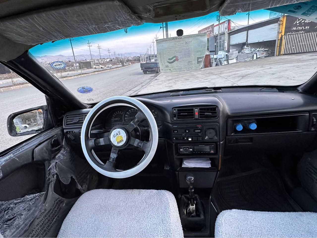 ئۆپڵ ڤیکتڕا مۆدیل ۱۹۹۱ ئاڕم پلاستیک سلێمانی ئاڕمەکەی بەناوی خۆمە تا ۲٠۲۷ نوێکراوەتەوە هەزەی تازە بۆکراوە پاکانەی بۆکراوە غڕامە دیناری لەسەر نیە بەشەرتی بەناو کردن مەکینە ۲٠ گێرو مەکینە بەشەرت مواسەفات سەقف سڵایت سوکان پاوەر ABS تەزیل بلوتوز ویل بیکاشۆ چوار تایەو ویلی نوێی لەژێرە سەیارەکە دینار مەسرەفی تێدا نیە لێدروی نیە پێشو پشتی کەپسە سەیارەکە کارەبای کامل ئیش دەکات بەشەرت تەقەو رەقە بەشەرت ئارمەکەش بەشەرتی بەناوکردن سەیارەکە لە کۆیەیە سعری ۲٦ و معامەلە 
ژمارەی مۆبایل :
*********** كويسينجاك, أربيل
