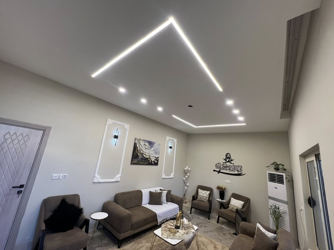 دار للبيع مساحه ١٣٠ مربع ركن موقع أسواق انور زراعي قريب الشارع طابقين ٤غرف نوم ستقبال مطبخ صحيات خارجي داخلي 
طابق الثاني هيكل طابق الثاني جاهز سعر ٧٠مليون اي ستفسار اتصال ***********
