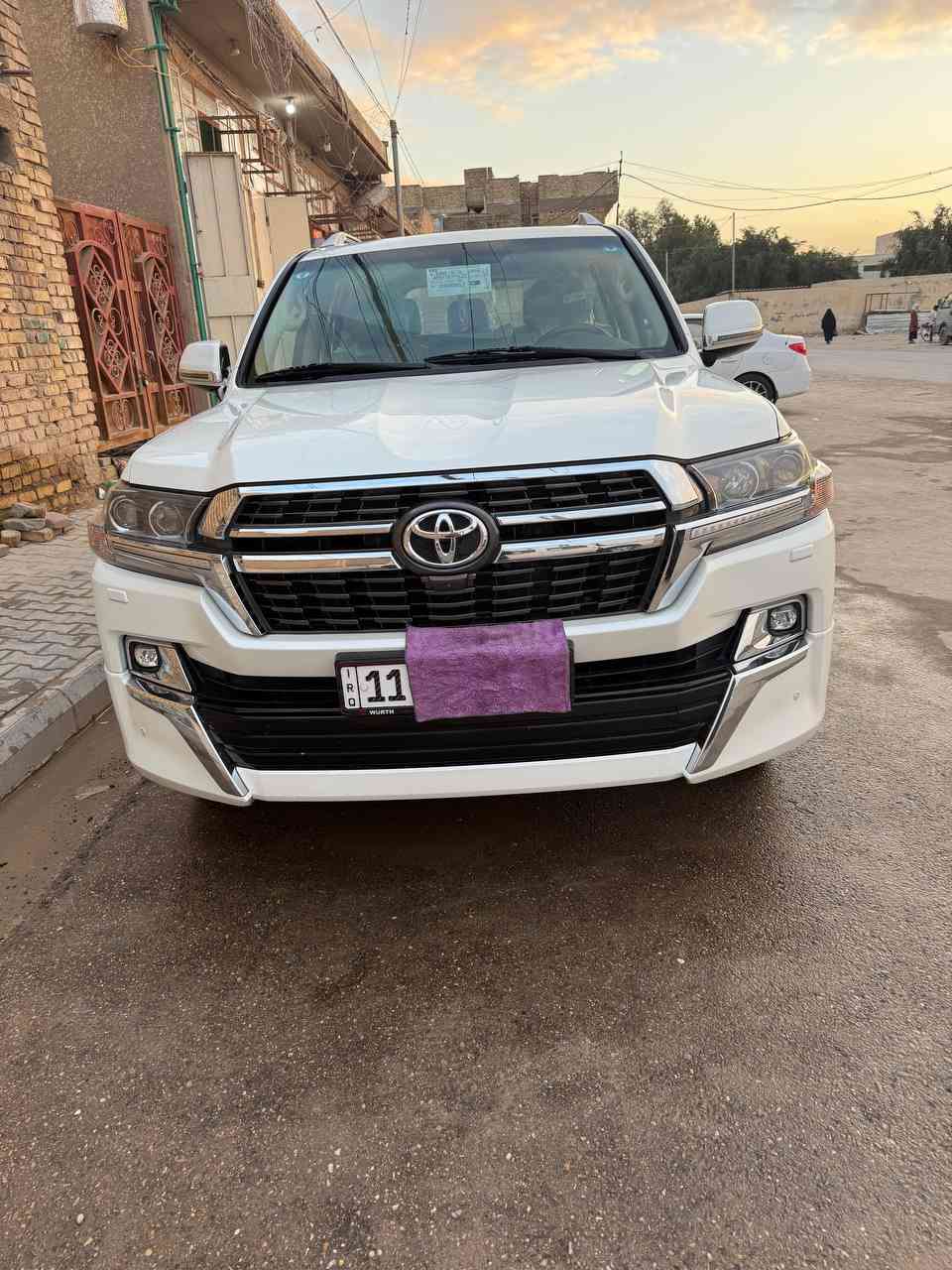 تحيه طيبه السلام عليكم ورحمة الله وبركاته
الاندكروز 2021 ساز باب اول 
فول مواصفات
ماشيه 51 ألف حقيقي 
سياره مكفول كفاله عامه من كلشي 
مكفوله من ضربة الصبغ او تبديل ومكينه حداديه وكير كفاله عامه سياره حلوه بمعنه الكلمه سياره على وضع شركه 
رقم بغداد دولي بسمي تحويل مباشر سنويه هزه جديد بأسمي تحويل ثاني يوم
السعر نتصل وبيك خير وتدلل 
اي اسفستار رقم صاحب السياره
 *********** واتساب *********** 
مكان الكوت مركز المحافظة 
غير متواجد على الفيس
