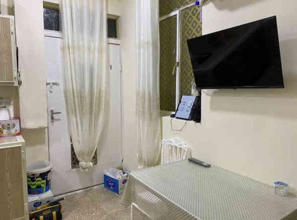 شقه سر قفليه للبيع 
ايجارها ٣٠٠ 
متكونه من غرفتين وهول مفتوح ع مطبخ 
وصحيات 
بيها تانكي 
كيزر 
ماطور 
بوستر مي 
واير سحب 
و٣ بنكات سقفيه 
حي القاهره 
تقاطع الجوازات قرب صيدليه جوهره الشفاء 
السعر ١٤ مليون
الاستفسار اكثر الاتصال على الرقم  ‭0777 219 0688‬
