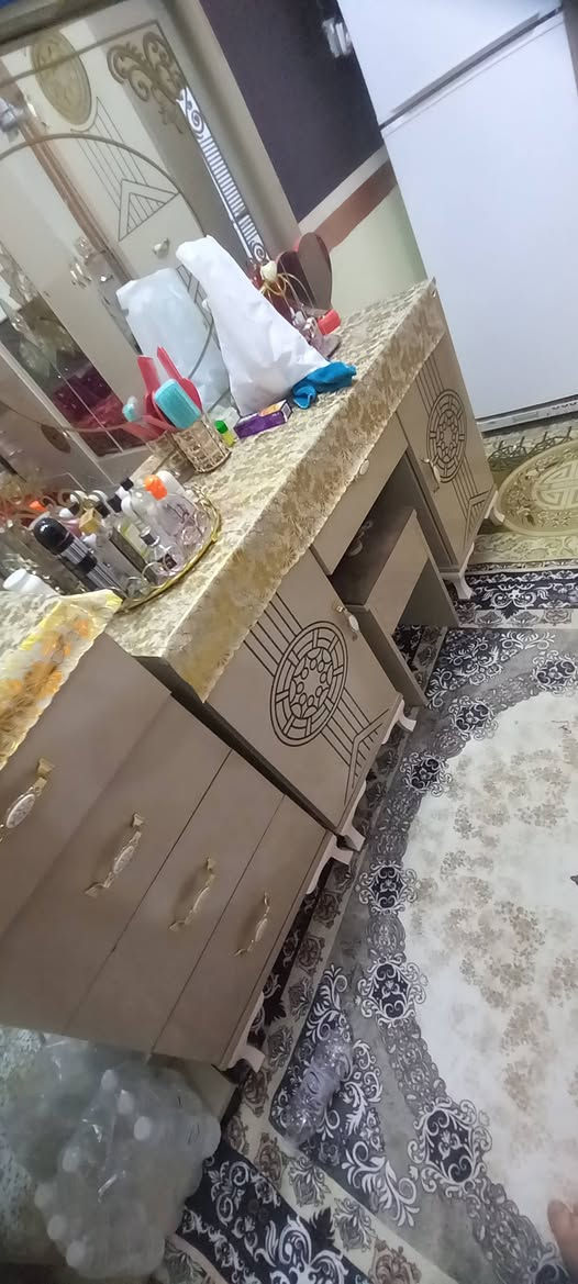 غرفه نوم تركي اخت الجديده نضيفه وحلوه تجي ١٠ قطع مستعجل عله بيعته نضيفه كلش حلوه مكاني ميسان قضا المجر الكبير السعر ٨٠٠ وبيه مجال ***********
