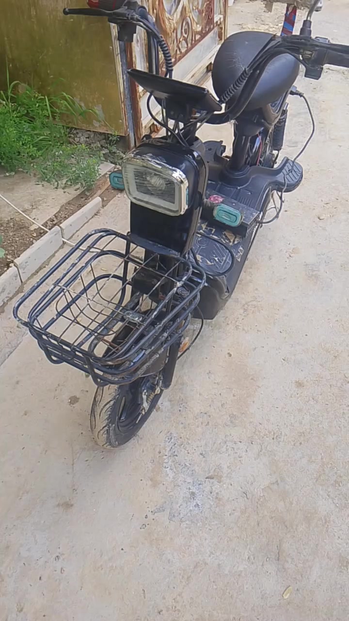 سلام عليكم
دراجه شحن للبيع حجم 14 الدراجه كلشي بيها شغال هورن اشاير العالي والناصي ماكو شي نقص بس اني ابيعلك كوم حديد
السعر 125 وبيها مجال
العنوان الكاظميه
الرقم ***********
