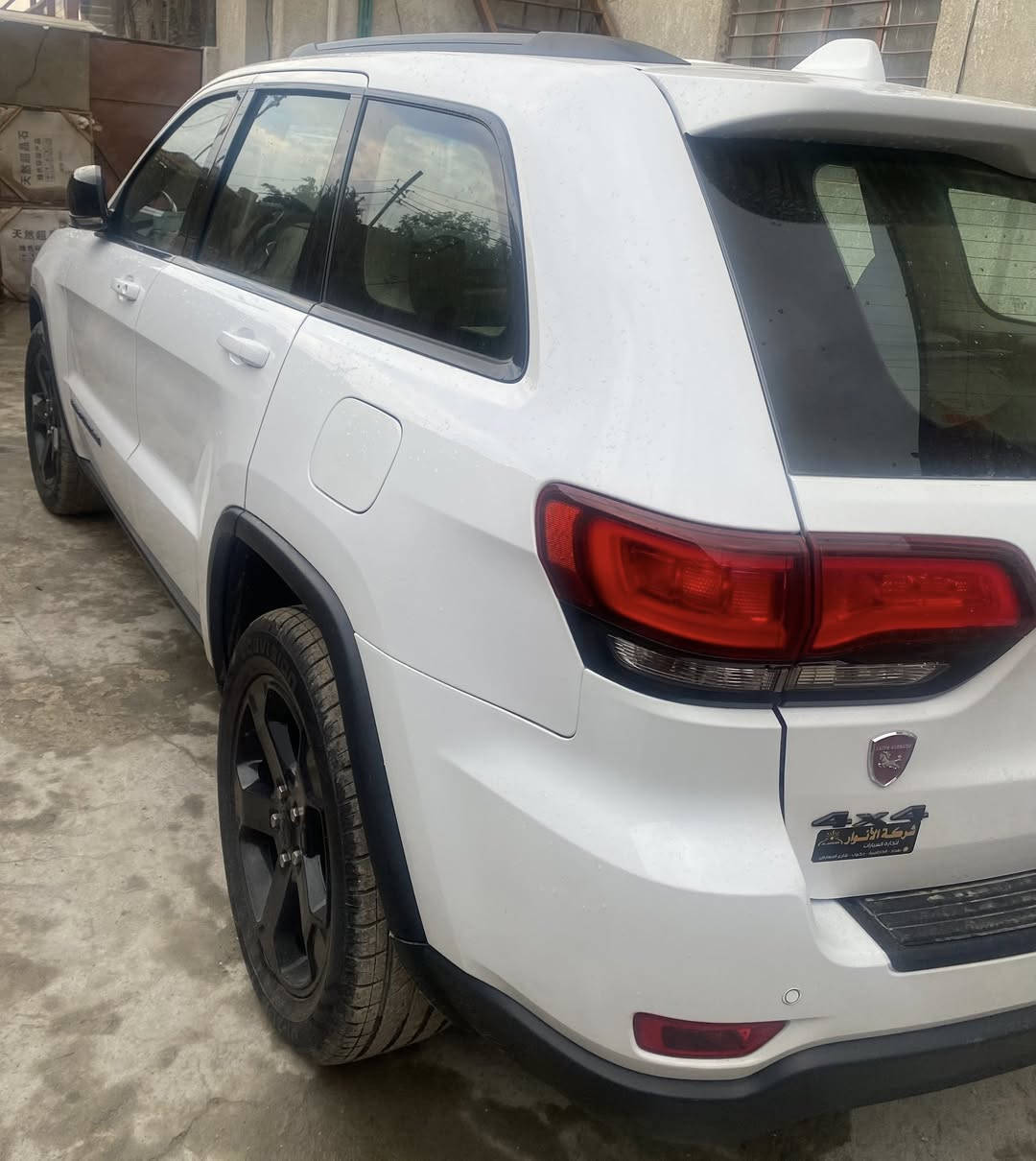 جيب كراند شيروكي فئة بلاك توب 2019 خليجي بغداد وكاله ليث العبيدي                              حجم    المحرك 3600                                           السياره مكفوله كفاله عامه من التبديل والصبغ والبارد.      
حساس امامي وخلفي
توقف ذاتي
شاشه كبيره
تحكم ستيرن
كامره خلفيه متحركه
نقطه عمياء 
فتحة سقف
طقم تاير جديد
الكراسي الاماميه كهرباء
أرضيات السياره (الدوسات)غير مستعمله
السياره بيها الكثير من المواصفات والسياره نظيفه جدا
مكان السياره بغداد الكاظميه
للاستفسار الاتصال على الرقم *********** الرقم يحتوي واتساب
