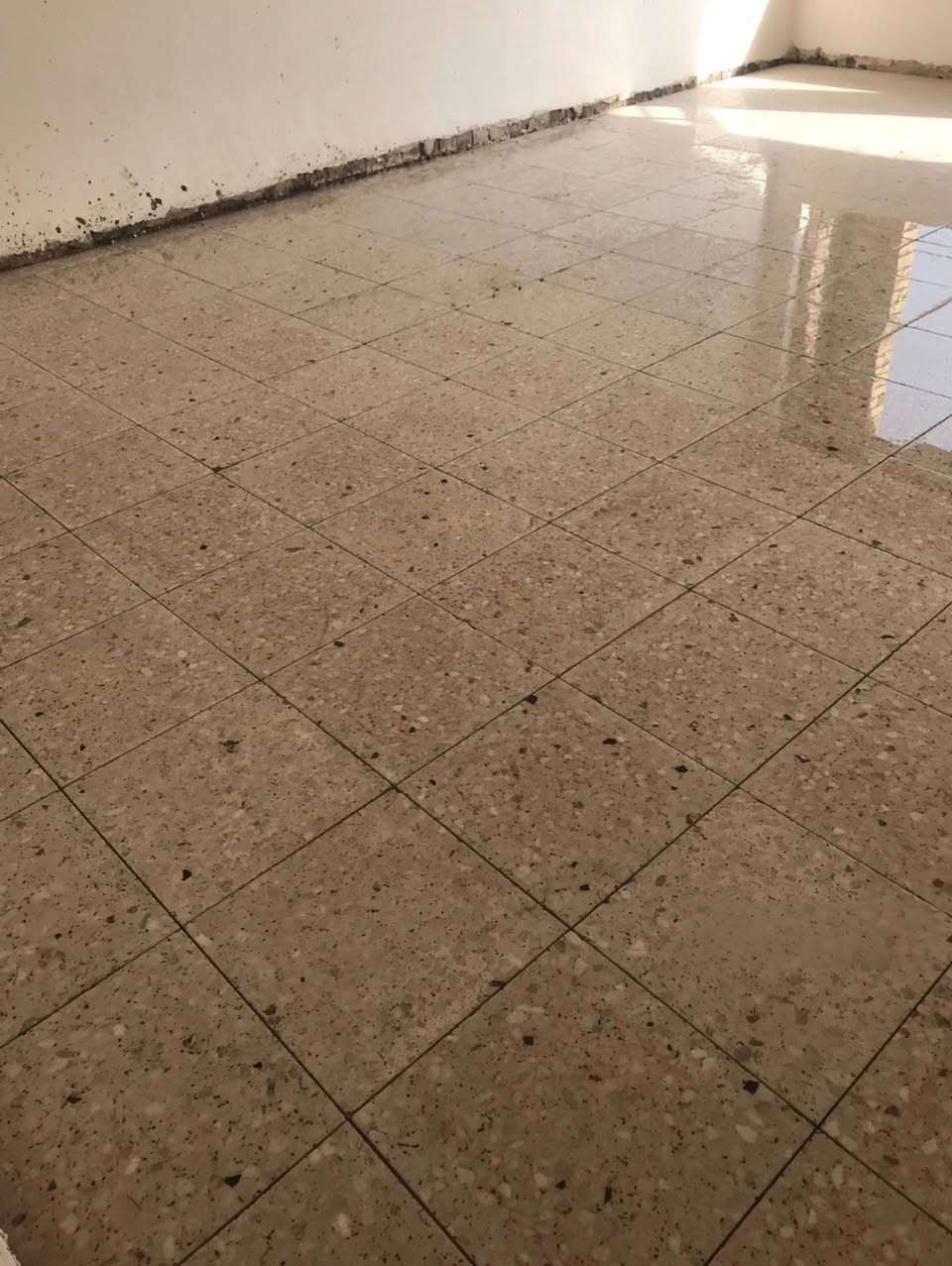 السلام عليكم 
خلفة تطبيگ سيراميك وبورسلين وفرشي وكاشي ومرمر وترميم المنازل 
***********
***********
