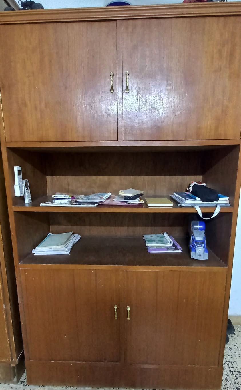 السلام عليكم
غراض غرفة للبيع سعرهن ب١٥٠ الف وبيهن مجال مكان 
سريرين وكنتور وبوفية وميز تواليت
بغداد الغزالية للتواصل ***********
