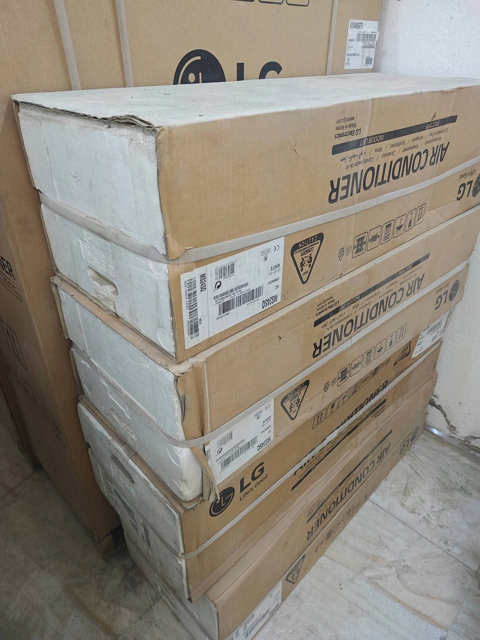 ميني vrf اربع طن سنكل فيز مع داخليات
عدد 3خارجيات و8داخليات جداريه
 موقع اربيل
***********
