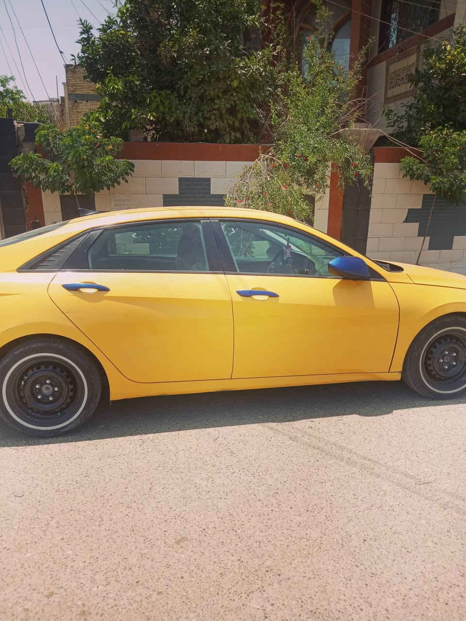 السلام عليكم عندي النترا للبيع موديل ٢٠٢٢ سيارة جاهزه كامل الموصفات عده الفتحة حادثة جاملغ مبدل الأصلي وشوية بل جنطة تقريبن شبر السعر ١٤٥ وبيه مجال بسيط العنوان بغداد الحرية شارع ٣٠ قريب السريع رقم الهاتف *********** هذا رقمي بي واتساب
