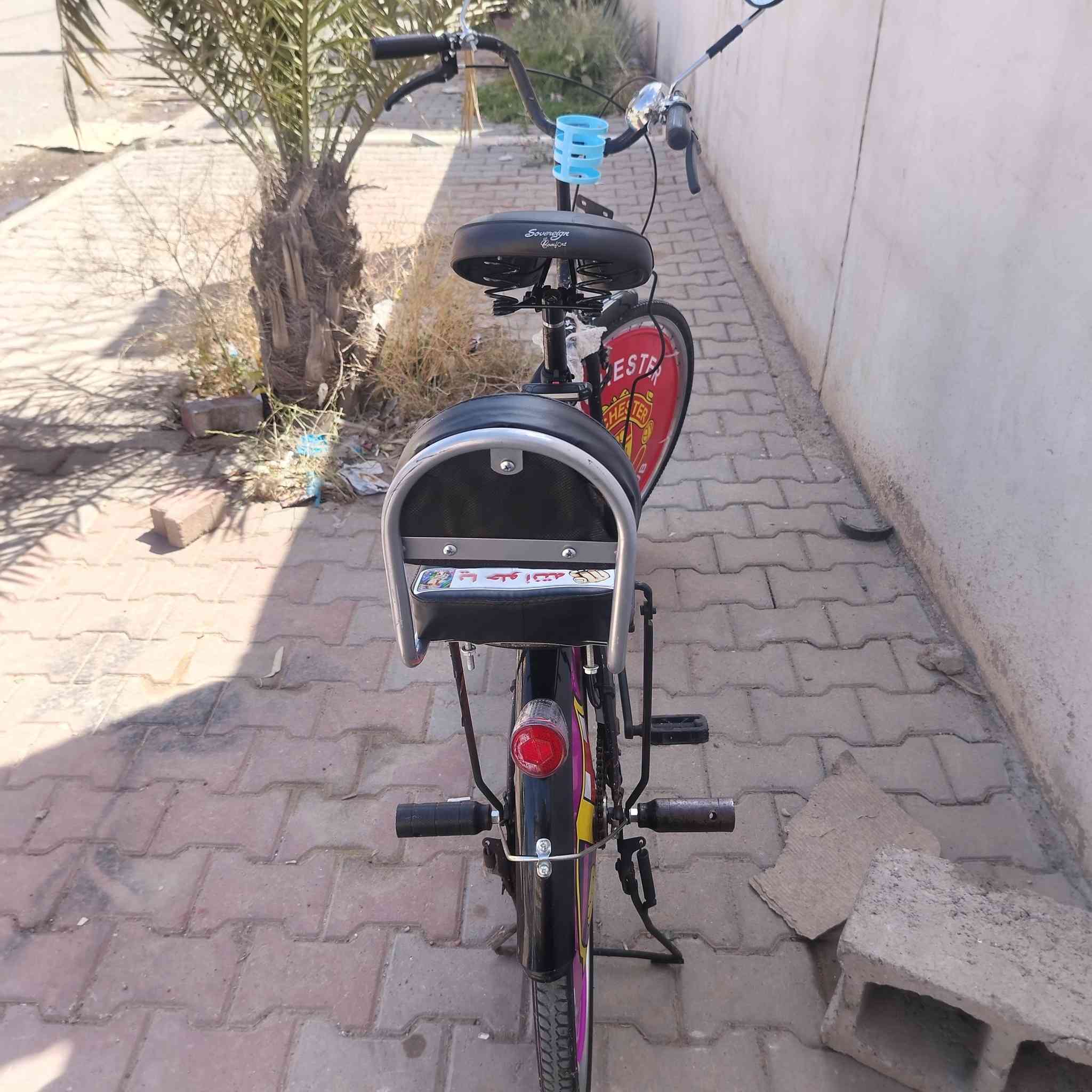 سلام عليكم بيسكل حجم 26 فول نضيف مثل ماواضح بل صوره سعره خاص او اتصل واتساب ***********
