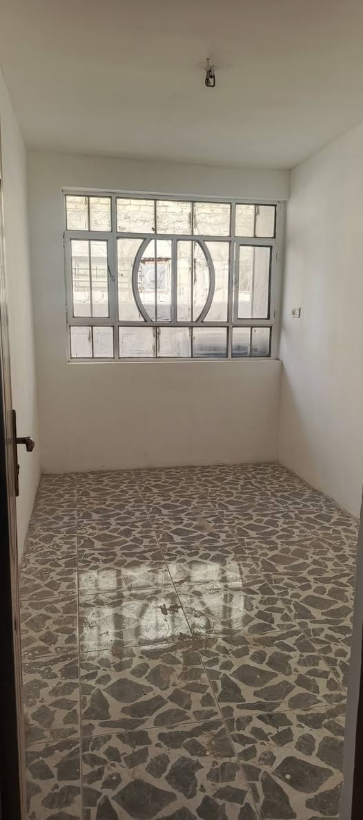 ⚜️دار لليجار مساحته 130متر مدخلين⚜️
⚜️الطابق الاول 
يحتوي على استقبال ومطبخ وغرفه نوم وصحيات وحولي
⚜️الطابق الثاني 
يحتوي على ثلاث غرف نوم وخدمات
👈العنوان 
الشعب شارع الصحه مقابيل جامع الرسول الاعظم

👈ايجاره500 

👈الاستفسار 

***********

***********

‏‪***********‬‏
