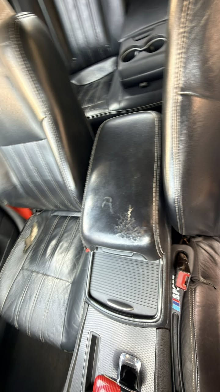 غرفه Sللبيع السعر 350 قفل الخلفي جديد بس الامامي المقاعد مشكوك الجلد مامتواجد ع الفيس اتصل ***********
