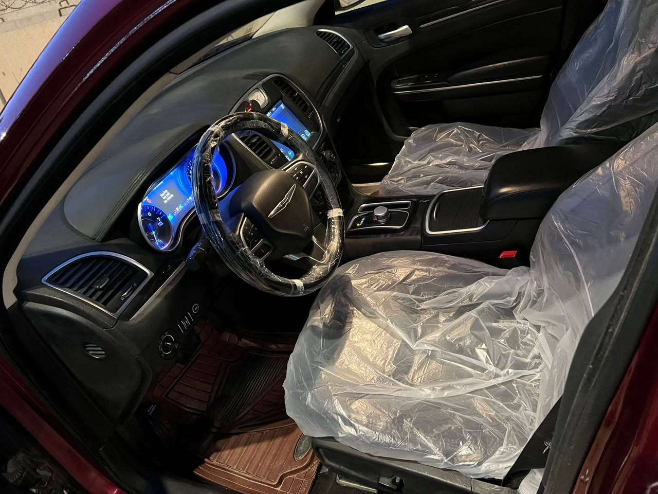 للبيع كرايسلر C300 اوباما 

2017 أصل ماشيه 140 كيلو متر  رقم اربيل 

وارد كندي كلين تايتل كفاله عامه 

السياره جاهزه من كل نقص 

حداديه تخم تاير كله جاهز

المواصفات/

كير ماوس 8 نمر

بانوراما قطعتين

تشغيل عن بعد

كشنات تدفئه تبريد

كشنات كهرباء جلد اسود

لايت زينون عدسه

شاشه كبيره تدعم كاربلي

بصمه تشغيل وأبواب

خزن ميموري

كامرا خلفيه

ستيرن كهرباء

تبريد قطعتين

تحكم ستيرن جهتين مع مثبت سرعه

باقي المواصفات معروفه

السياره جاهزه ومال جناي 

مكاني ميسان اي استفسار اتصل 

***********
