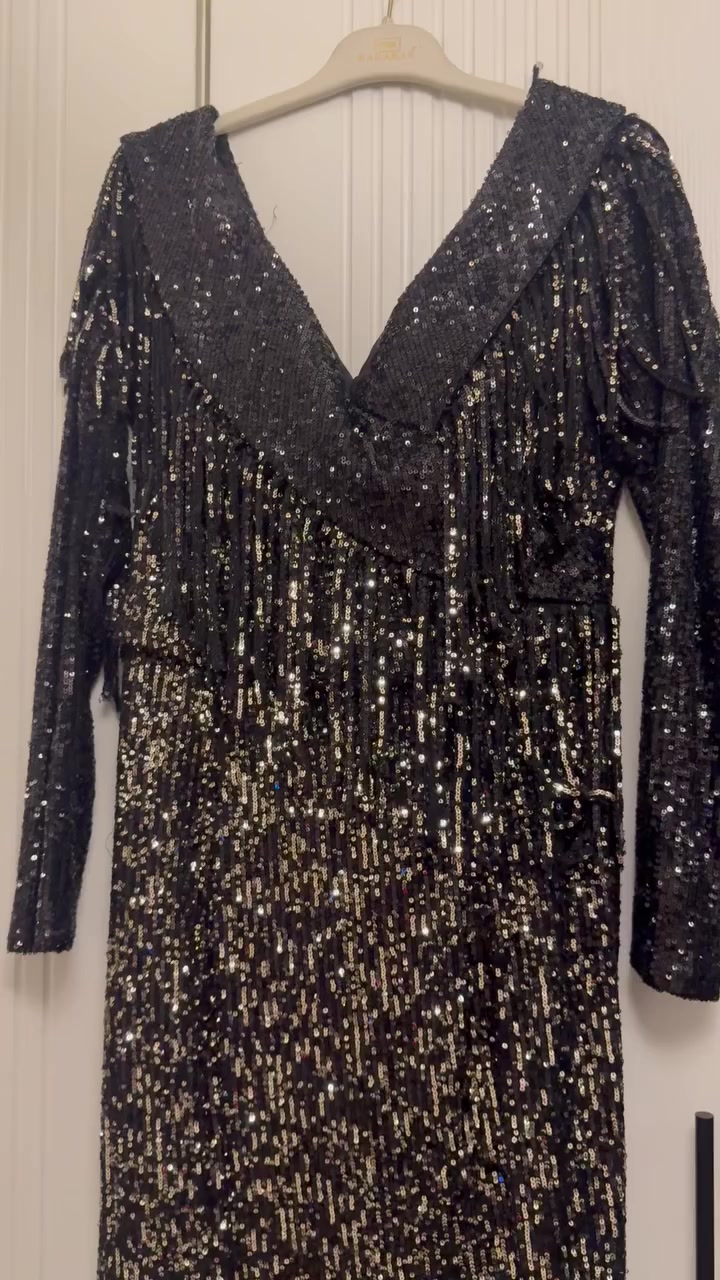 فستان راقي راقي بشكل باللبس لون اسود قياسة ٤٢ يلبس وزن من ٦٠ لل٨٠ وصورته بالظلام حتى تبين لمعته سعره ٧٥ الف ماخذته ب٢٥٠ الف


**إذا كنت صاحب هذا الإعلان وتريد حذفه لأي سبب، رجاءا أرسل رسالة إلى الدعم الفني**