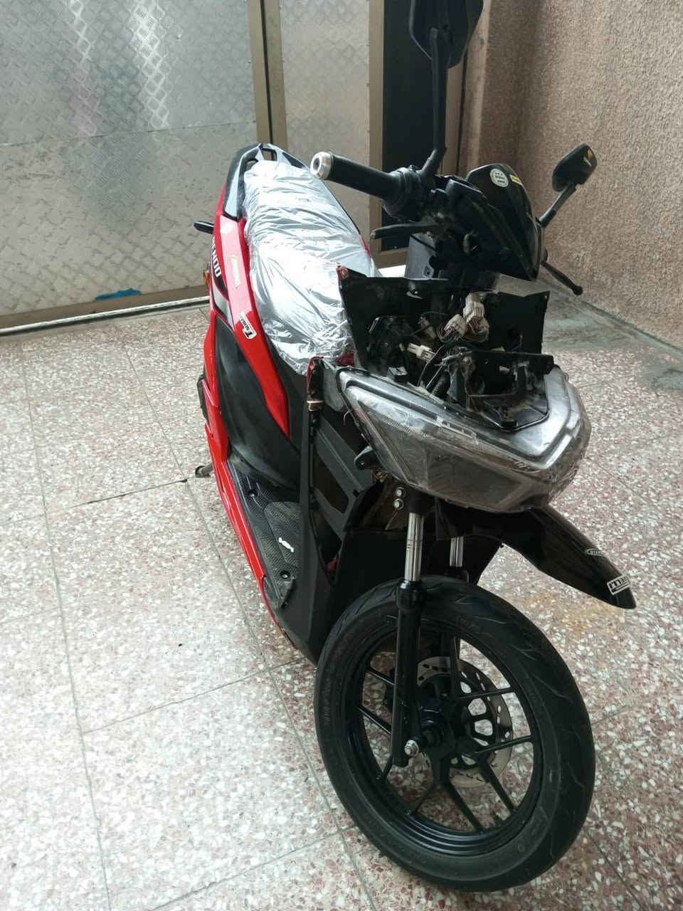 السلام عليكم دراجه تيي ماكس شحن شغاله 6 باتري نضام اي بي اس تشغيل 🫆 انذار سرقه قفل بارك مانع تزحلق موديل 26تحتاج كفر سعر 380 وبيه مجال بسيط مكان بغداد الشعب للاستفسار ***********
