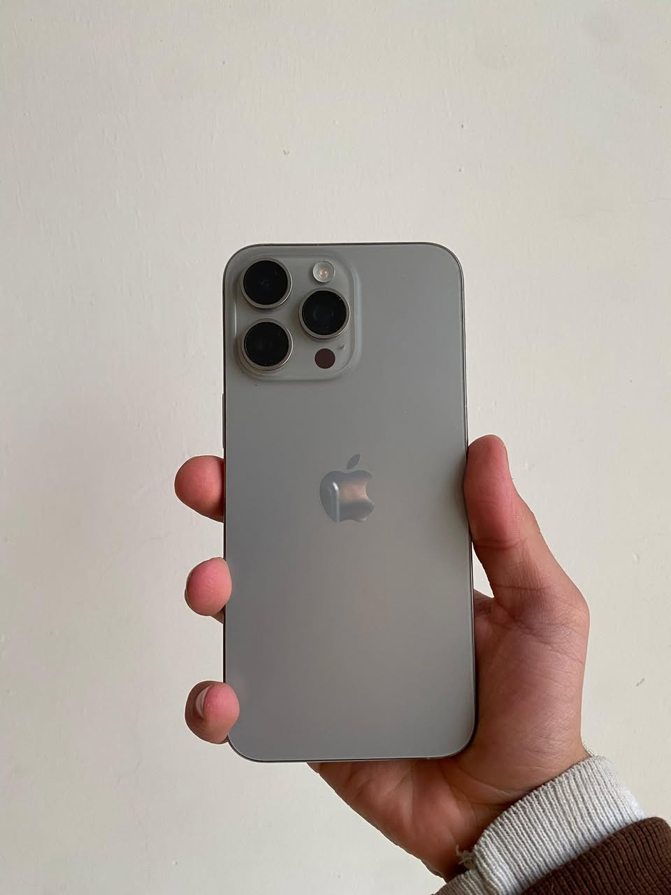 ايفون 15 برو ماكس لون تيتانيوم نظافة فول كلشي ممبدل بيه ملحقاته كاملة ، باقي التفاصيل بالصور السعر 1.175.000 وبي مجال بسيط
العنوان نجف قرية الغدير الاولى
للاستفسار واتساب : ***********
