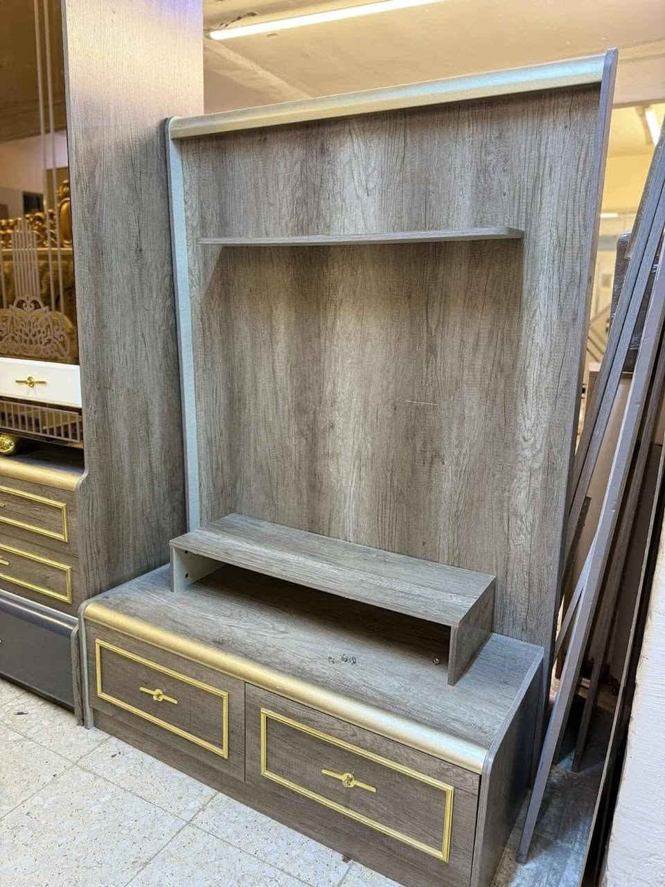 غرفه تركيه ملكيه مستمعله ونضيفه 
أبواب وجرارت شفط هيدروليك 
العنوان الشطره 
السهر ٢ مليون وبيها مجال قليل 
***********
