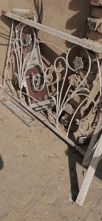 السلام عليكم من رخصت صاحب لكروب متاح محجر حديد نقش نصيف جدآ 3كلبات مع محجر لبيتونه وباب صعود لدرج كامل مع باب مدخل كامله لعنوان بابل لساحي محلة الدولاب *********** انتصل أو واتساب متوفر
