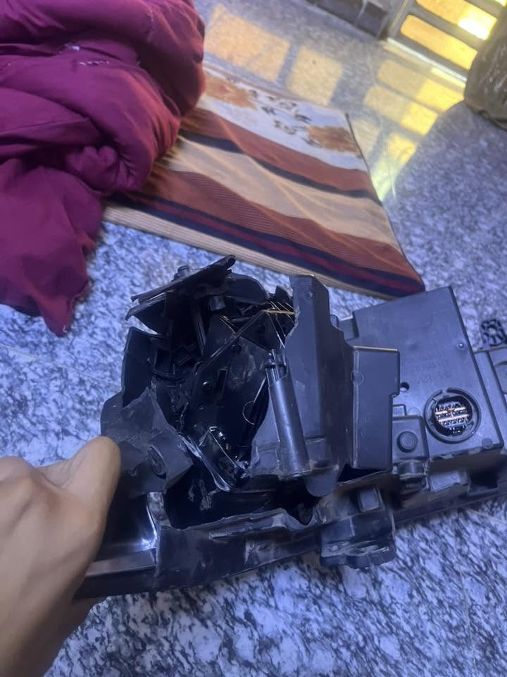 السلام وعليكم كلوب سياره بي وايدي مكسور لأكن للاستفاده من العقل قيم وأخذ  فقط مكسور كلشي ما بي والكسر موضح بل صوره للاستفسار على رقم متواجد واتساب فقط ***********
