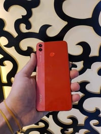 هونر 8x المميزات الرئيسية: شاشة كبيرة عالية الدقة: شاشة LCD مقاس 6.5 ب...