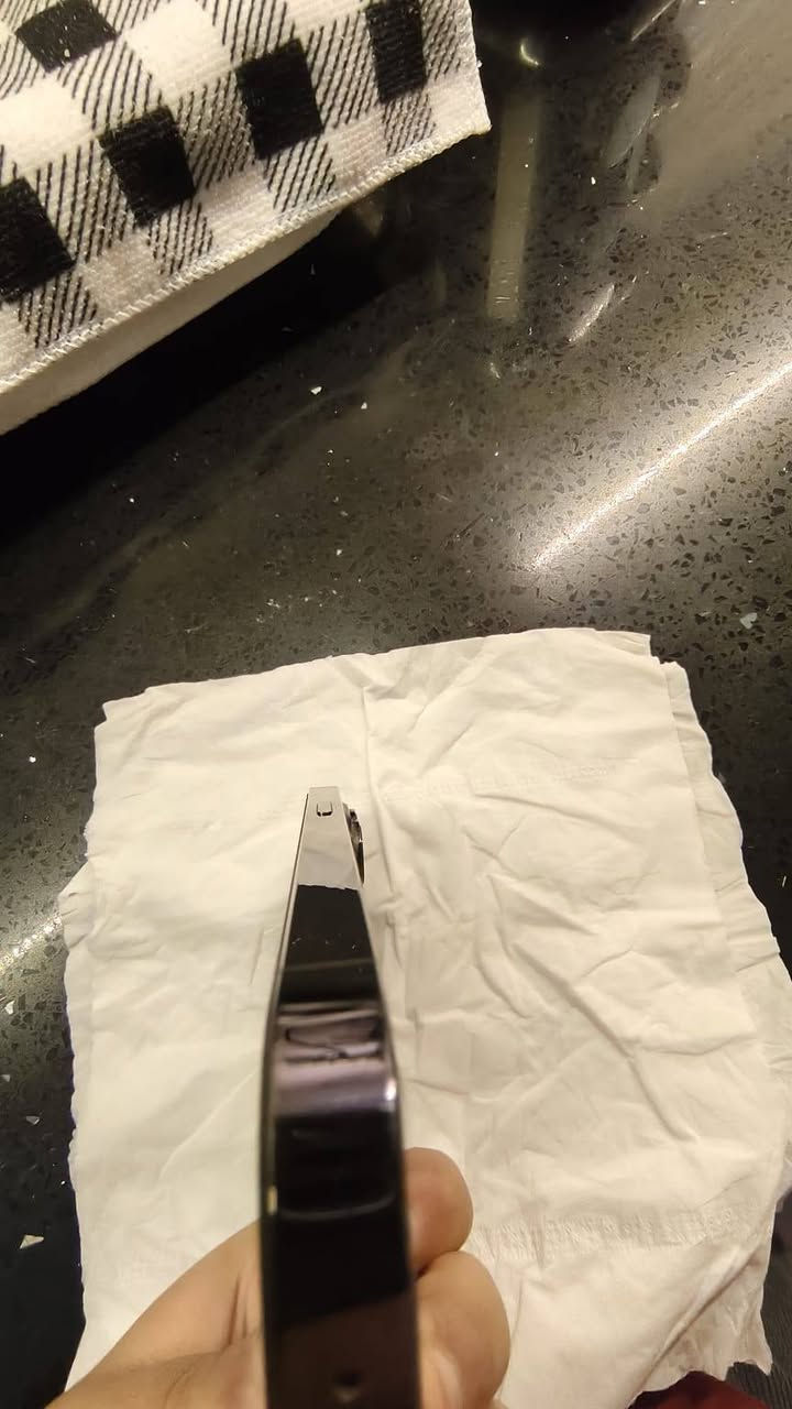 🔥 للبيع iPhone 14 Pro Max 🔥
📱 الموديل: iPhone 14 Pro Max
🌍 النسخة: شرق الأوسط (أصلي)
💾 الذاكرة: 256 GB
🔋 صحة البطارية: 84%
📶 يدعم دبل سيم كارت
🎨 اللون: بنفسجي مميز

📱 حالة الجهاز: الجهاز نظيف جداً واستعمال خفيف، الكاميرات سليمة والجهاز شغال 100%.
تم تبديل المعالج فقط بمعالج أصلي جديد من Apple.
الجهاز غير مكتوب في الإعدادات أنه مفتوح، لأن الموضوع بسيط جداً.

📦 المرفقات: • العلبة الأصلية
• كفر حماية MagSafe

📍 الموقع: بغداد – الدورة
💰 السعر: 630,000 دينار وبي مجال بسيط للجادين

📞 للاستفسار واتساب أو اتصال: ***********
⚠️ الرجاء المراسلة للجادين فقط
