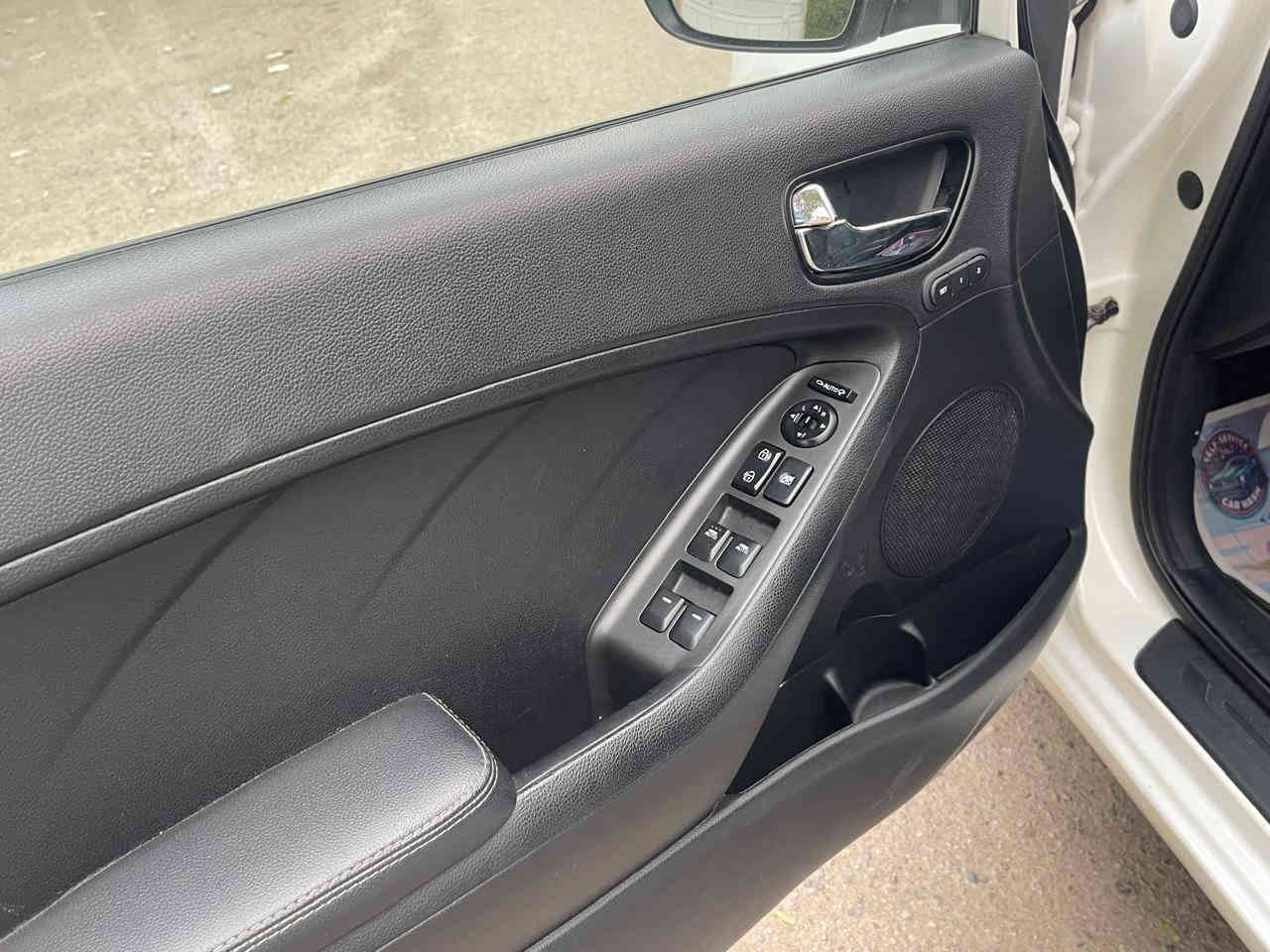 كيا سيراتو 2017 وارد ايراني اصل خليجي..
كفاله من الصبغ والتبديل وحتى من الشخط من الزيرو باسمي.. 
ماشيه 40 الف شرط تراي مال جديد 
فول موصفات اعلى فئه VIP..
بصمه..
محرك 2000 دوش..
كراسي كهرباء وكشن السايق خزن ميموري..
تبريد تدفئه بل الكشنات..
راذارات امامي جانبي وتوقف ذاتي..
فتحة سلايد..
مري شفط وترحيب..
سماعات انڤنتي..
شاشه وكامره بلاد جي بي  S
 البجم لد والبك لايت لد كامل.
تبريد خلفي امامي ومنفصل وشاشه لمس.. 
خمسه ويل كب والسبير منازل.
اللايت زنون وعدسه بلاد.. 
تدفئه بل الدركه.. 
حساس خلفي امامي ويطلع بل الدشبول ياشر.. 
شاشة اعطال بل الدشبول.. 
دكمة مود درايف 3 وضعيات..
ترحيب عند الاقتراب بل المري ويدات البوب.. 
السياره بعد مبيه موصفات كله بلاد هاي جنايتها يعرفوها
الشراي يتصل ومكاني بغداد حي الجهاد السياره جديده بمعنه الكلمه وين يعجبك نفحص.. 
... ***********....
