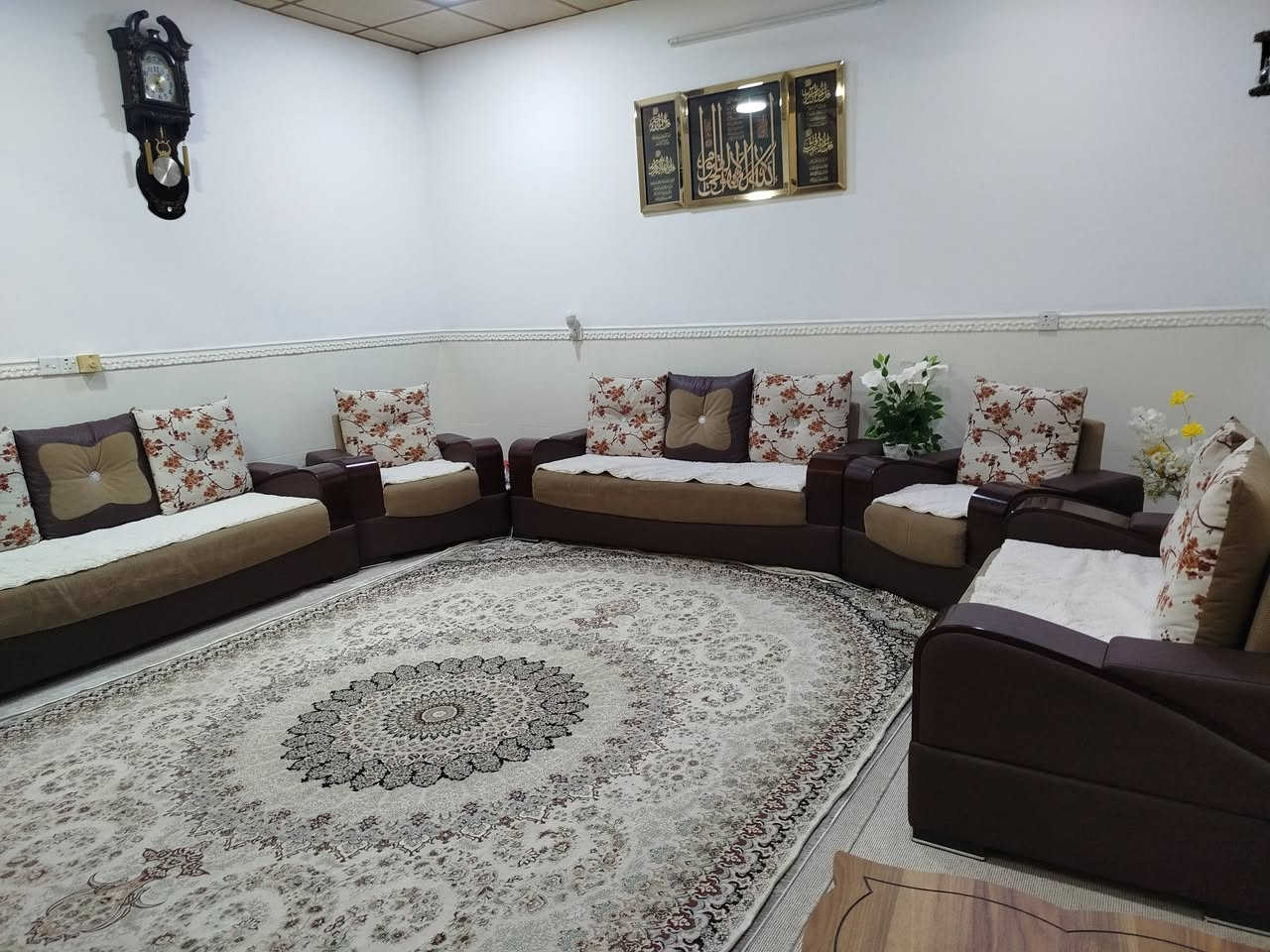 تاقم قەنەفە
نرخ 180 هەزار 
شوێن کۆیە
ڕەقەم ***********
