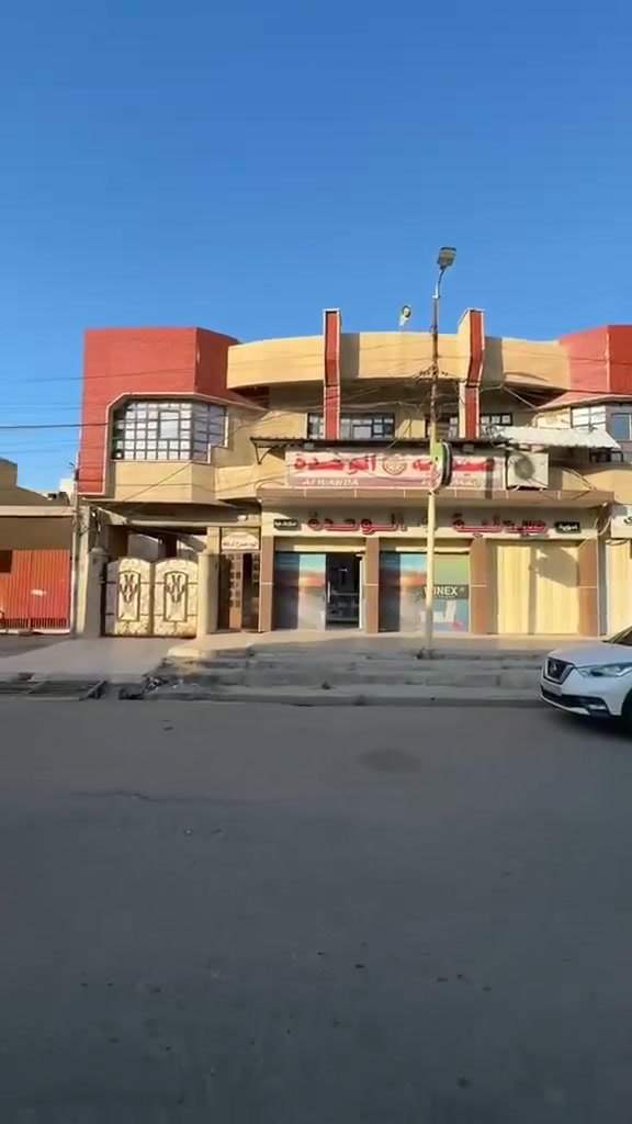 اعلان رقم 103
عمارة للبيع الموقع حي الشرطه 
موقع مميز 
المساحة 450متر
واجهه 16
تتكون من شقتين واربع محلات ودار 
للاستفسار اكثر أتصل 
***********
أو مراجعة مكتب الجوهرة للعقار 
حي الزراعي مجاور جامع القصواء
