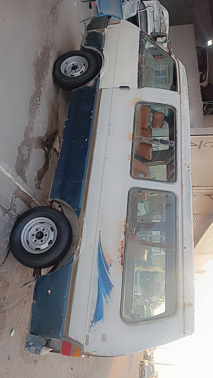 سياره بسته موديل 94 جير ومكينه مقفولات حداديه مقفوله تخم تاير مقفول تجي تشوفه شوف العين نفس اللي بالصور عنوان البصره السعر 25 وبيها بجاه ***********📞
