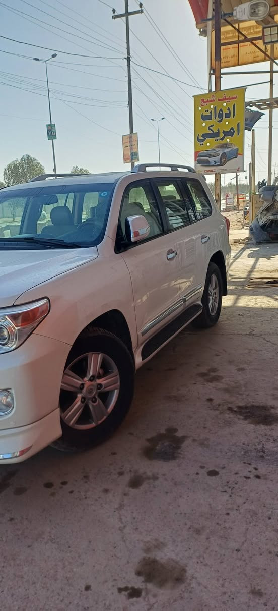 السلام عليكم  للبيع اومروس  موديل ٢٠١٢  ٦ سلندر ماشي  ١٩٢ الف مكفوله  سعره  ٣٣٥  
***********
