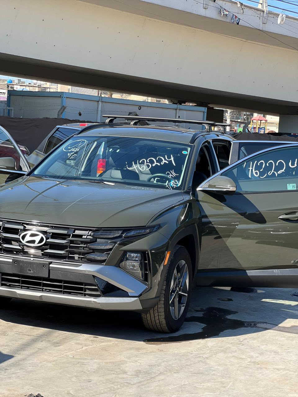 السلام عليكم للبيع فقط
توسان موديل 2025 لون زيتوني دخول جديد بدون رقم منفيس بسمي بيها رقم فحص مؤقت  

المواصفات SEL فول فتحه بصمه جلد داخل ابيض  فول رادار امامي خلفي جانبي سايد بريك بصمه مكينه 2500 كشن  شاشه دجتل ماشيه 10الف صور الحادث بل منشور بيها بارد بل باب الخلفي علئ شبر حته صور السمكره بل منشور جديده لوك السيارة  مكاني بغداد البنوك 

السعر 238$ورقه وبيها مجال 
للاستفسار:***********
