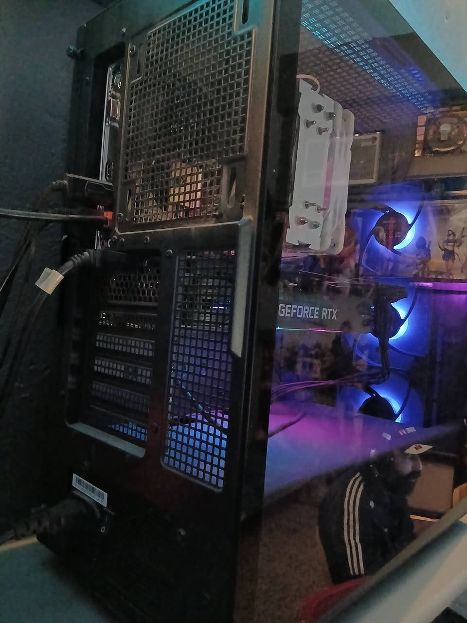 السلام عليكم
توجد قطعتين مثل المواصفات 

للبيع تجميعة كمبيوتر بحالة ممتازة (استخدام شهر واحد فقط)
اللوحة + المعالج + الفان (استخدام شهر – موضحة بالصور)
الكيس: DEEPCOOL
الباور: FPS 750W
الرام: 16GB 3600 TeamGroup
التخزين: SSD Kingston 480GB × عدد 2 (صناعة تايوان)
السعر: 950 ألف دينار
التوصيل: غير متوفر
العنوان: الكرخ – الحرية
للاستفسار على الخاص.


**إذا كنت صاحب هذا الإعلان وتريد حذفه لأي سبب، رجاءا أرسل رسالة إلى الدعم الفني**