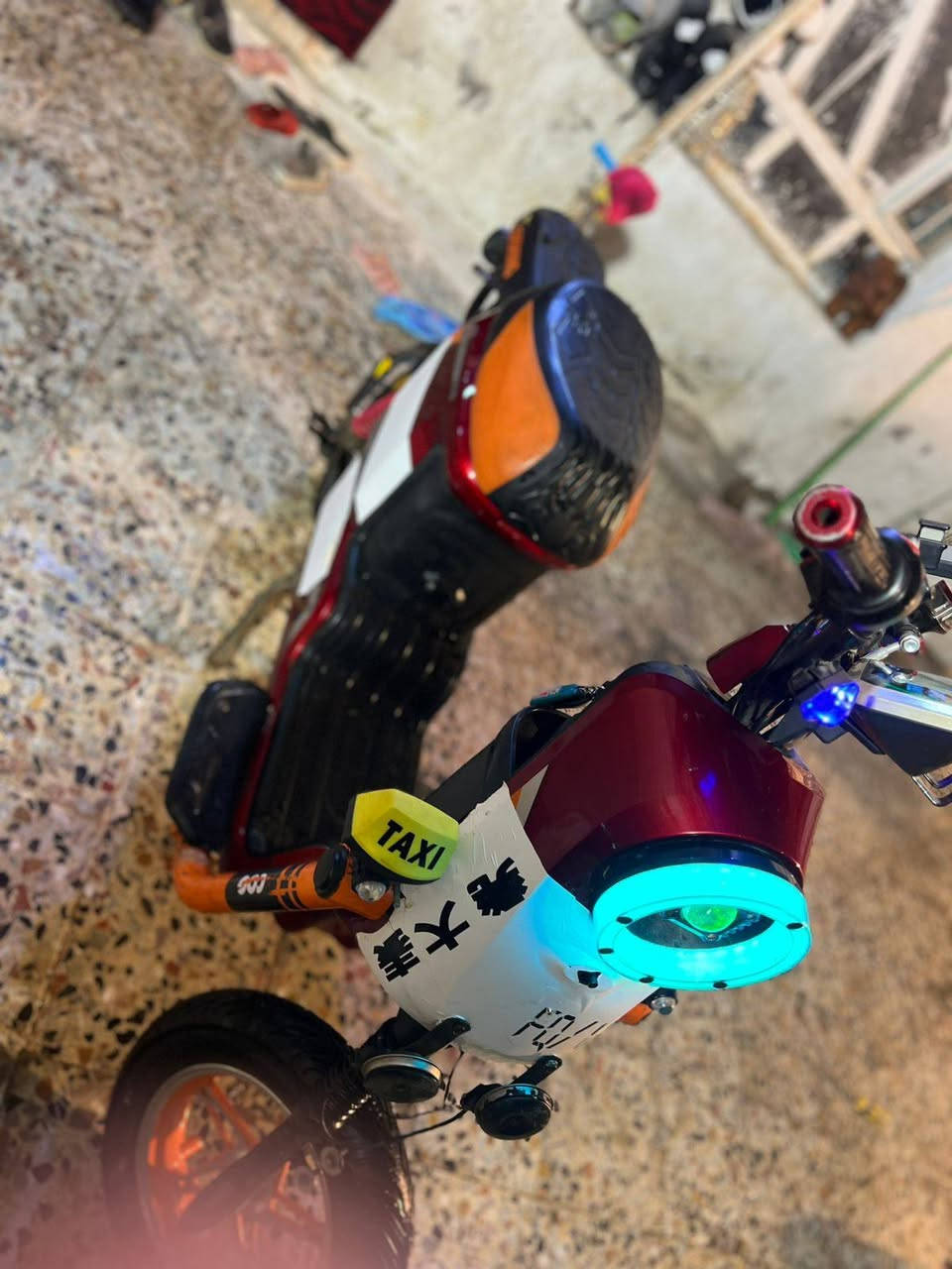 السلام و عليكم دراجه للبيع السعر 350 كفاله مابيه اي شي غراضه موجودة كلشي مابيه بطاريات جدد العنوان أبو الخصيب البهادريه التواصل ***********
