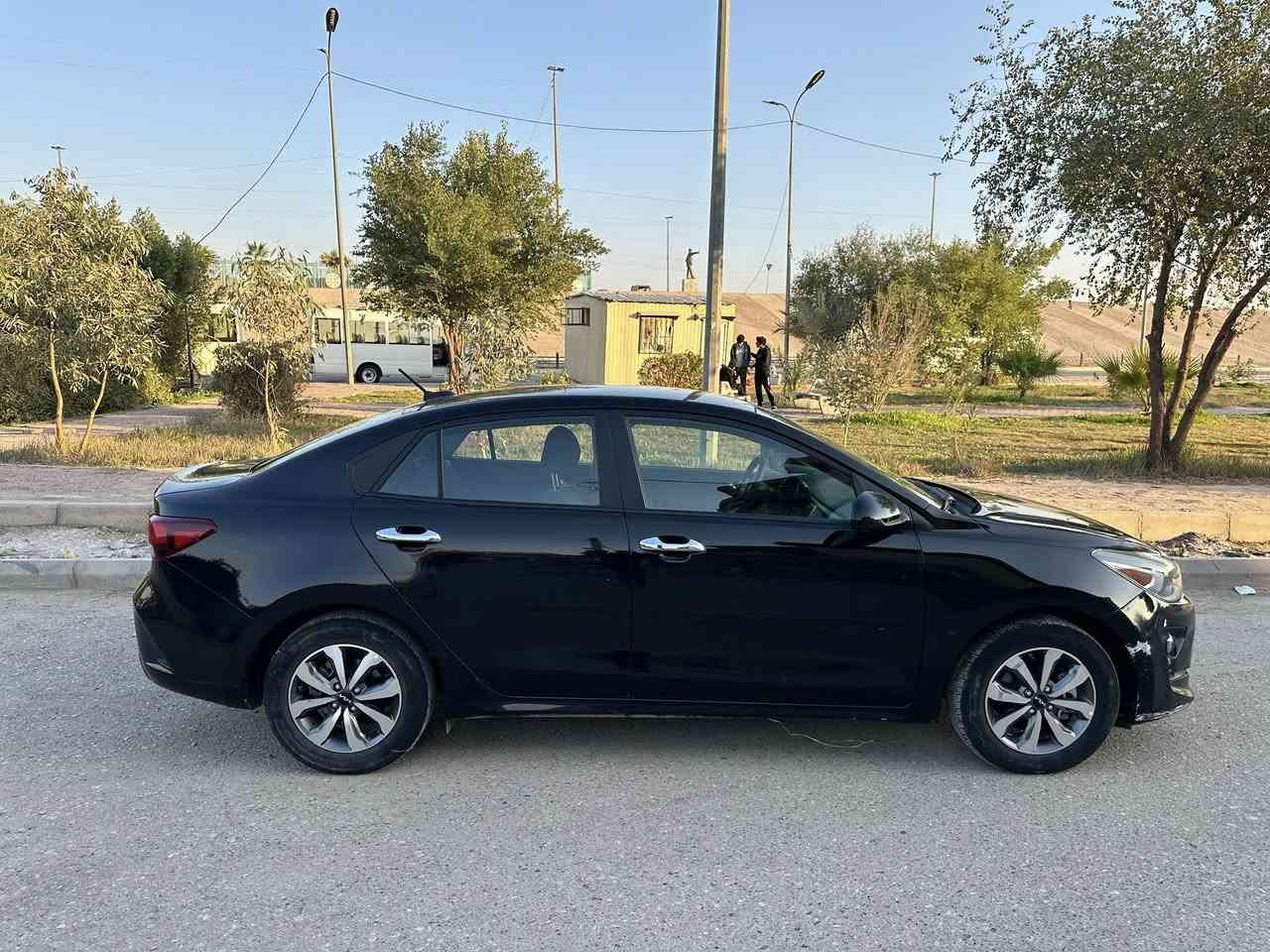 🚗 للبيع – كيا ريو 2023
▫️ الموديل: 2023
▫️ المحرك: 1600 CC (دوش)
▫️ الفئة: S
▫️ المسافة المقطوعة: 25 ألف ميل

✨ المواصفات:
 • بصمة تشغيل
 • بصمة أبواب
 • كروز سيطرة (تثبيت سرعة)
 • نظام تحديد المسار
 • تحكم كهربائي بالمرايا
 • شاشة تدعم CarPlay & Android Auto

⚠️ ملاحظات مهمة:
 • السيارة بيها (بارد) بـ 4 أماكن
 • صور الحادث مرفقة
 • رقم ميسان
 • معوقين (وكالة عامة)

📞 للتواصل:
واتساب & ماسنجر
***********
