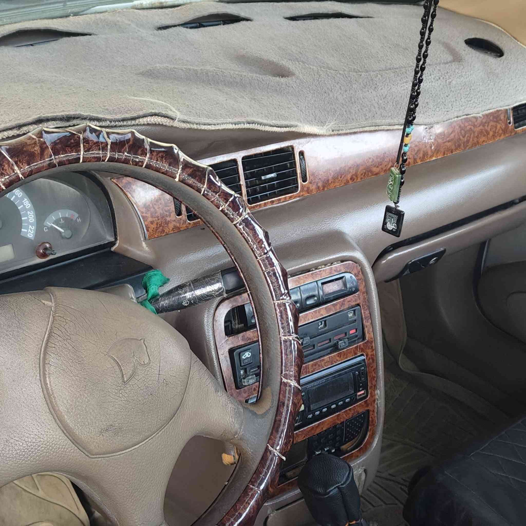 سمند 2010 رقم كربلاء كير مكينه بحاله جيده تبريد نقص غاز فقط والباقي تجي وتشوف السعر 32 العنوان كربلاء الرقم***********
