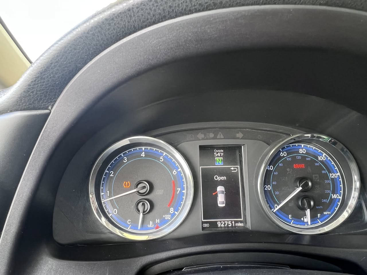 سلام عليكم للبيع
تيوتا كورلا موديل 2018se
تخم تاير جدد صدرها جديد 
رقم بغداد جديد مجدده 2029
ظررها رقم الشاصي موجود بصور
قطعتين تبديل بلادي وبيها شوي ملاحظات
مكفول شواصي ولغود وتكم وايرباك مكفول
السيارة ماشية 92 الف ميل
محرك كير مكفول داخلها نظيف
السيارة حلوه وجديدة
السعر151وبيها مجال اتصال وتدلل 
رقمي ***********
مكان ديالى
