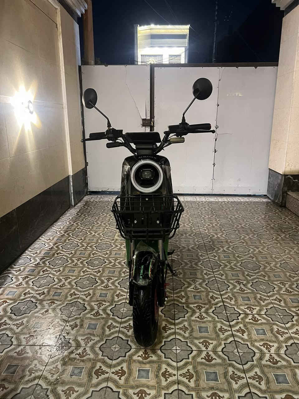 السلام عليكم
دراجة شحن R9 للبيع
لونها اخضر مع اسود اللون النادر 5 بطاريات دبل بطارياتها زينة نزلت عندي وحدة من عدهن و بدلتها لايت زنن عالي ناصي 4 سرع
السرعة 109 السرعة الحقيقة 80-70
الدراجة كلشي مابيها بس البريك مضروب و الجاملغ الأمامي سعره 475 و بيها مجال
بس الشراي يجي ***********
